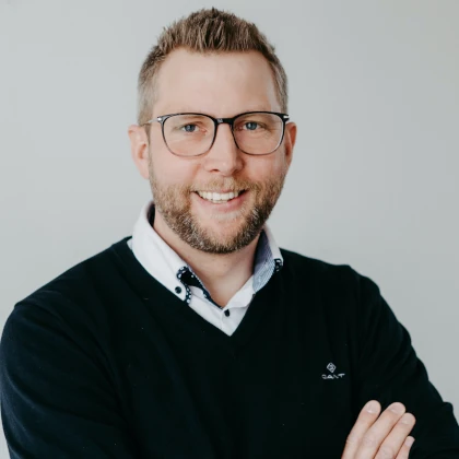Andreas Saathoff, Steuerberater mit einem Bachelor of Arts in Betriebswirtschaftslehre (BWL), in einem professionellen Porträt.