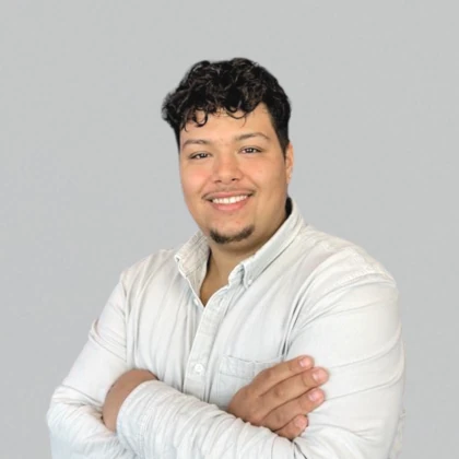 Ricardo Gloger, Auszubildender, in einem professionellen Porträt.