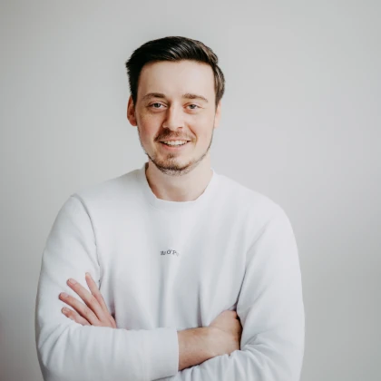 Jannik Tapper, Auszubildender, in einem professionellen Porträt.