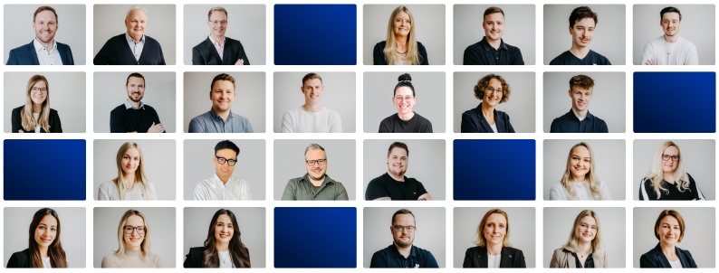 Das Team von AFP.DIE BERATER in Norden – Steuerberater, Wirtschaftsprüfer und Fachkräfte für Finanz- und Lohnbuchhaltung in einem Gruppenfoto.