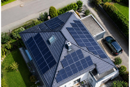 Photovoltaikanlage beim Immobilienkauf: Wann Grunderwerbsteuer gespart werden kann